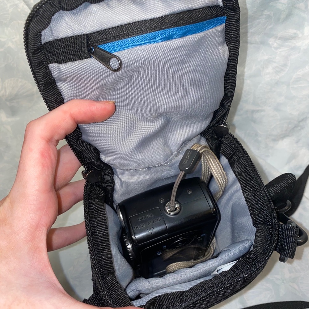 Canon Camera - Picture 6 of 9
